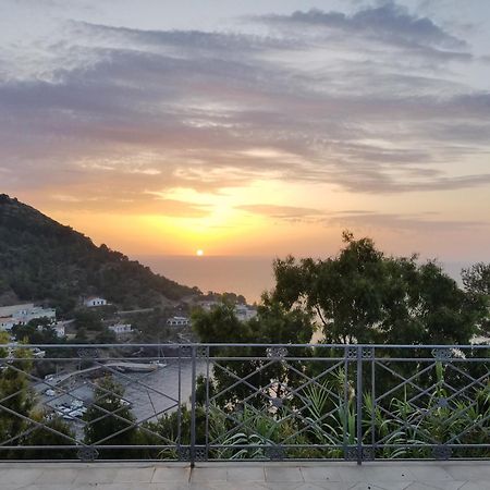 Sotto La Torre E Sopra Il Porticciolo Hotell Isola di Ustica Eksteriør bilde