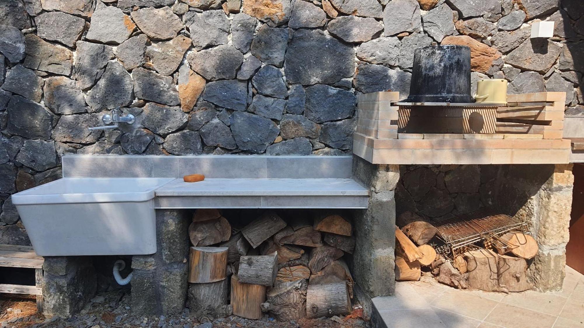 Sotto La Torre E Sopra Il Porticciolo Hotell Isola di Ustica Rom bilde